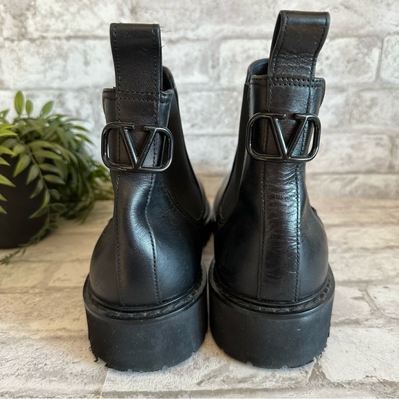 VALENTINO Chelsea Boots Men’s 44 BeatleV logo Leather Black - Picture 7 of 8